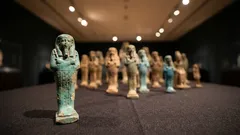 Ett häpnadsväckande fynd i en fornegyptisk grav har skrivit om historien