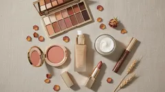 Efter 40 bör du undvika svart eyeliner och mascara. Smink som inte kommer att lägga till år till din look.