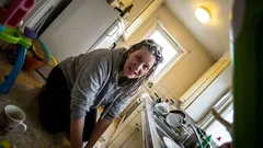 Kort berättelse: Jag skulle bara tvätta håret i diskhon – sen small det