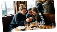 Livsberättelse: Jag var gruppens språkpolis – tills ett litet engelskt ord avslöjade mig